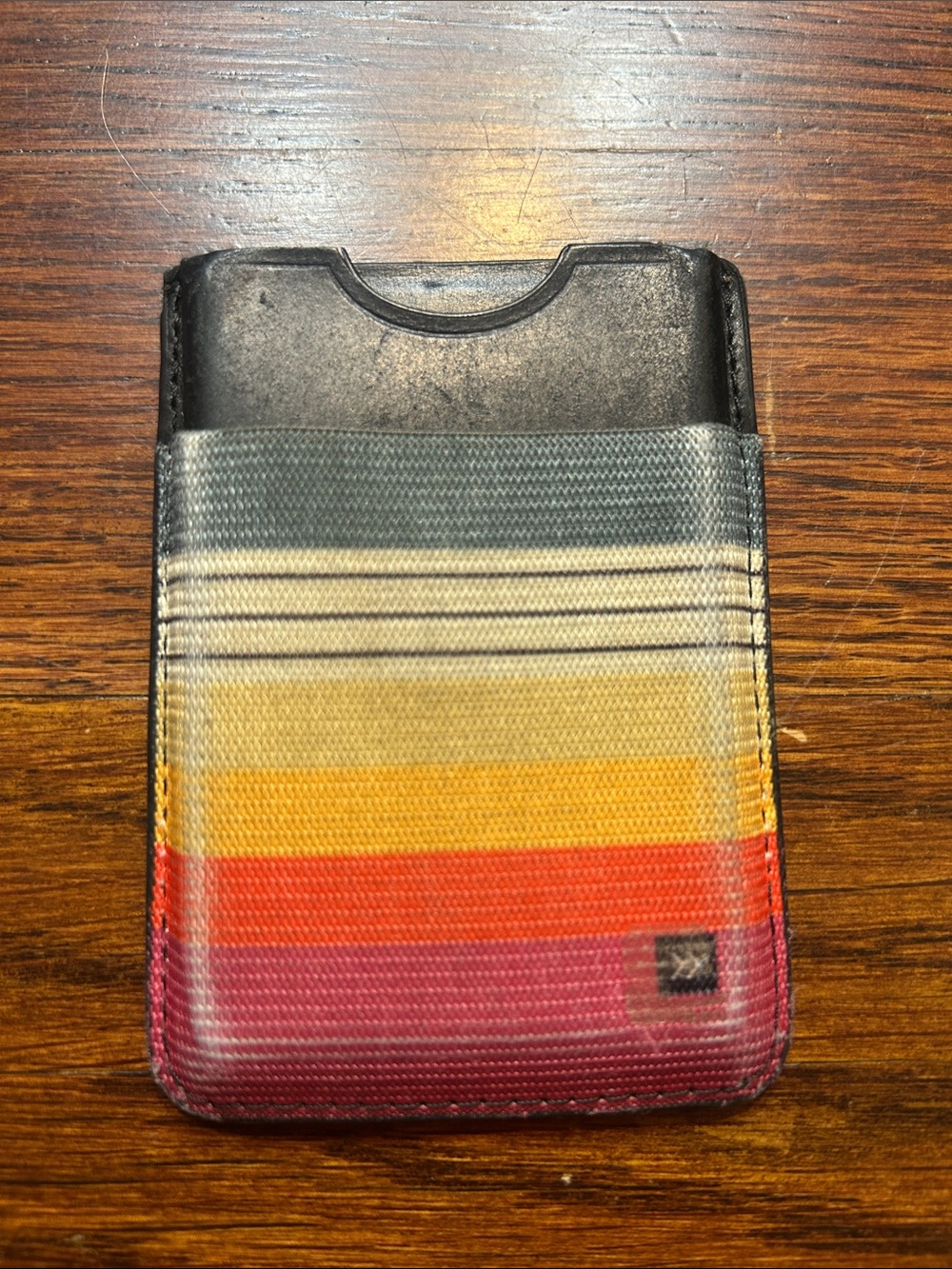 Thread minimalist card wallet with apple